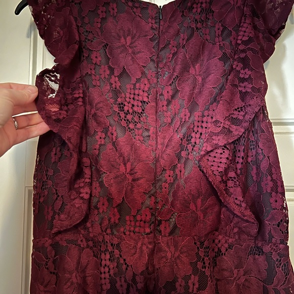 Lulu’s lace ruffle tier dress in wine and black - Picture 4 of 6